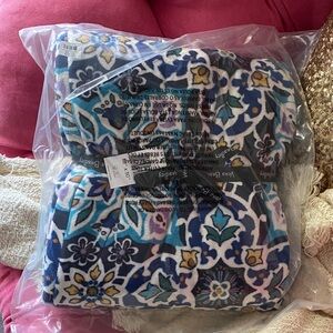 🌸 VERA BRADLEY lisbon medallion blanket 🌸 NWT
